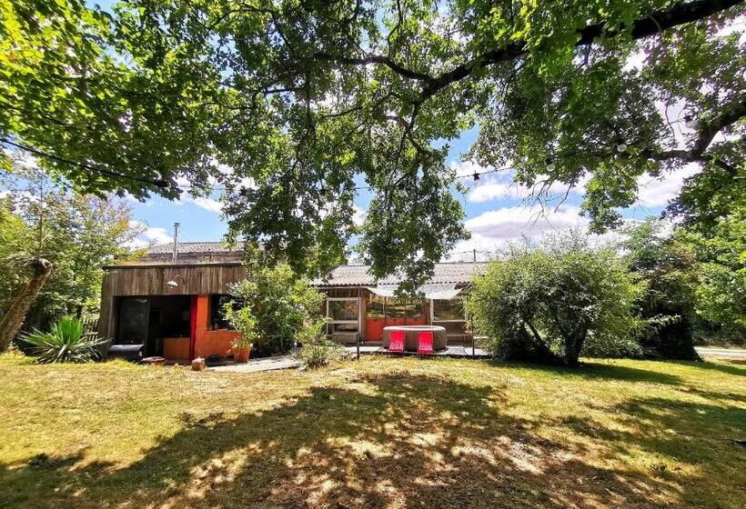 חדר קומפורט לשלושה, Chambres Des Forges