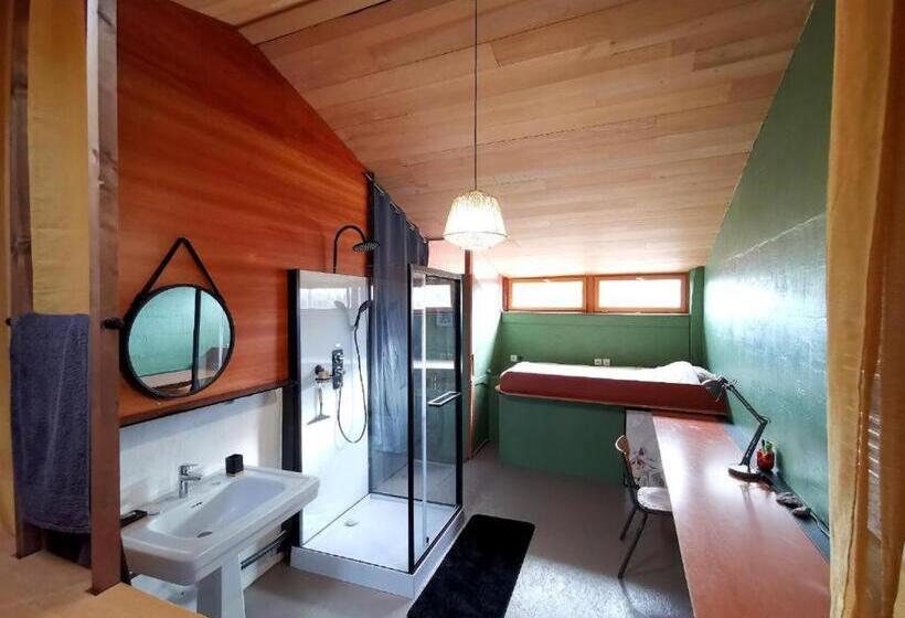 חדר סטנדרטי לשלושה עם נוף, Chambres Des Forges