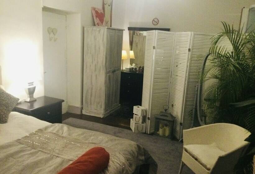 Номер Deluxe, Hôte Labyrinthe Lit 180 Cm Salle De Bain, Petit Dej Compris