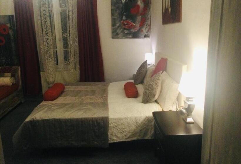Номер Deluxe, Hôte Labyrinthe Lit 180 Cm Salle De Bain, Petit Dej Compris