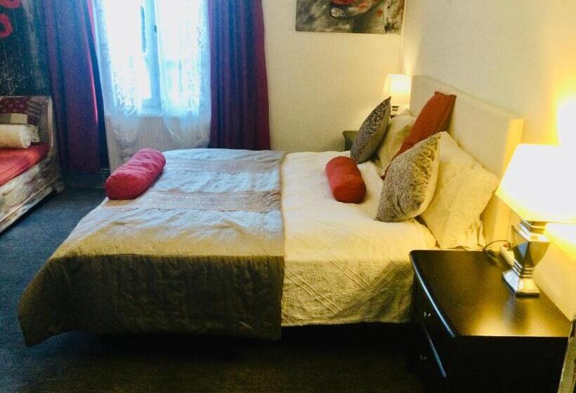 Номер Deluxe, Hôte Labyrinthe Lit 180 Cm Salle De Bain, Petit Dej Compris