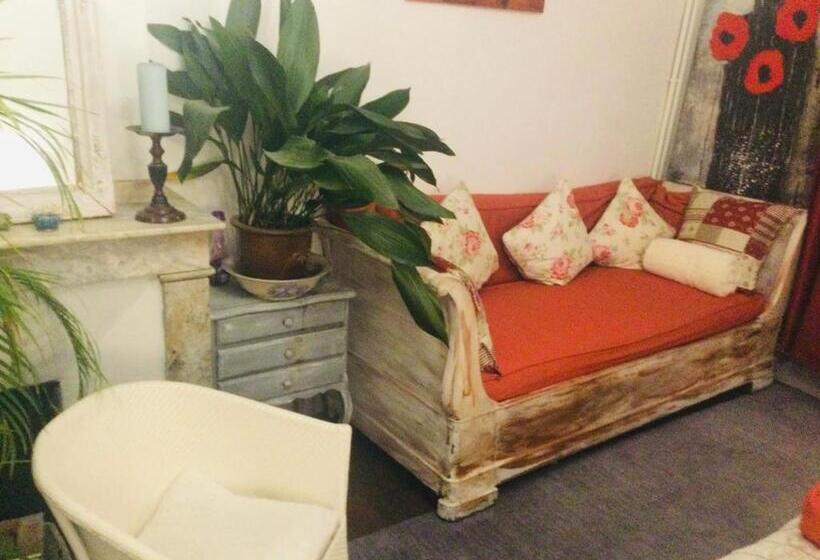 Номер Deluxe, Hôte Labyrinthe Lit 180 Cm Salle De Bain, Petit Dej Compris