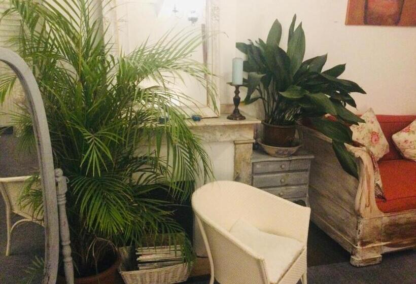 Номер Deluxe, Hôte Labyrinthe Lit 180 Cm Salle De Bain, Petit Dej Compris