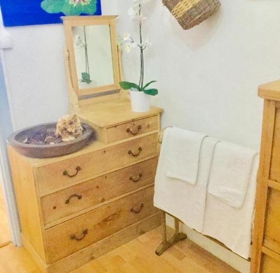 Номер Deluxe, Hôte Labyrinthe Lit 180 Cm Salle De Bain, Petit Dej Compris