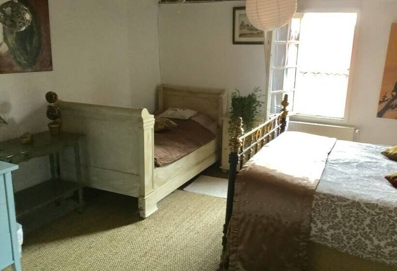 Номер Deluxe, Hôte Labyrinthe Lit 180 Cm Salle De Bain, Petit Dej Compris