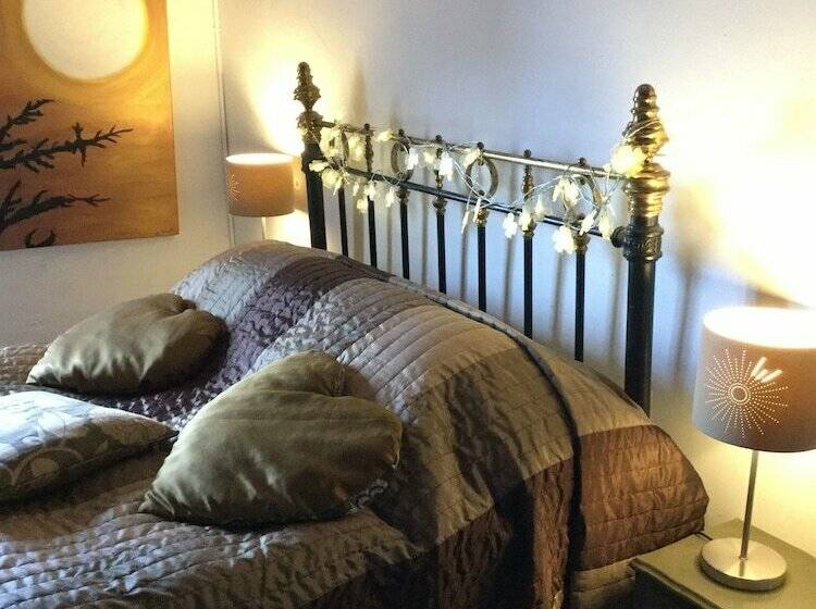 Номер Deluxe, Hôte Labyrinthe Lit 180 Cm Salle De Bain, Petit Dej Compris