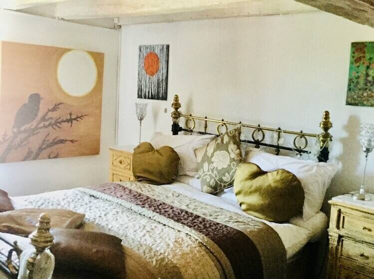 Номер Deluxe, Hôte Labyrinthe Lit 180 Cm Salle De Bain, Petit Dej Compris