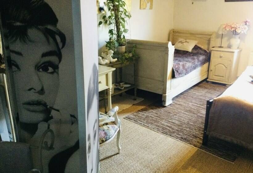 Номер Deluxe, Hôte Labyrinthe Lit 180 Cm Salle De Bain, Petit Dej Compris