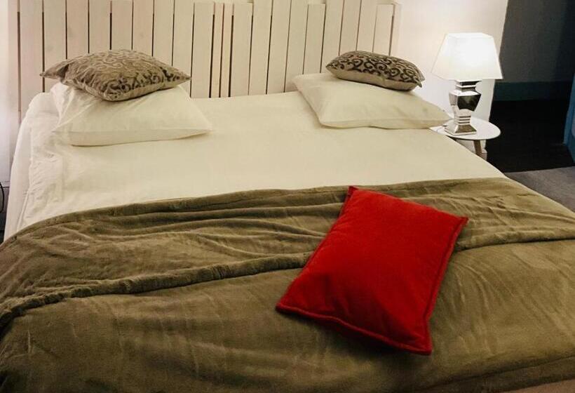 Номер Deluxe, Hôte Labyrinthe Lit 180 Cm Salle De Bain, Petit Dej Compris