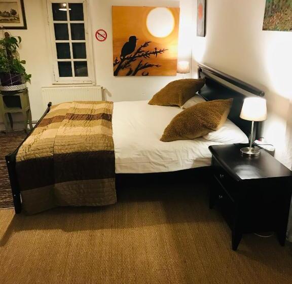 Номер Deluxe, Hôte Labyrinthe Lit 180 Cm Salle De Bain, Petit Dej Compris