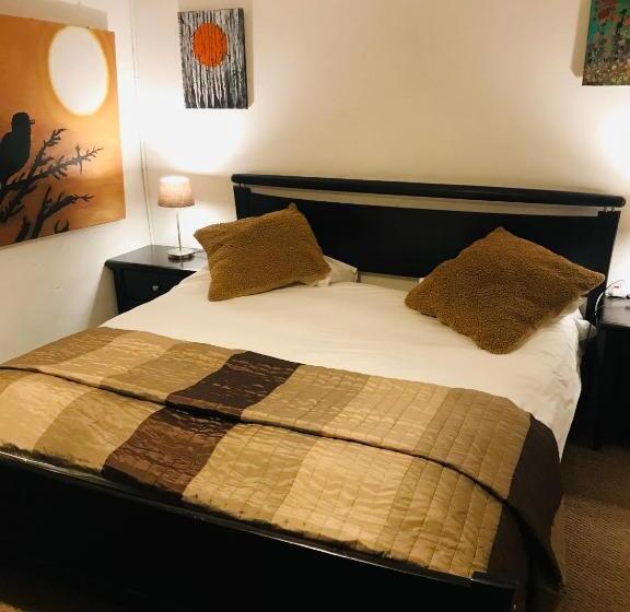 Номер Deluxe, Hôte Labyrinthe Lit 180 Cm Salle De Bain, Petit Dej Compris