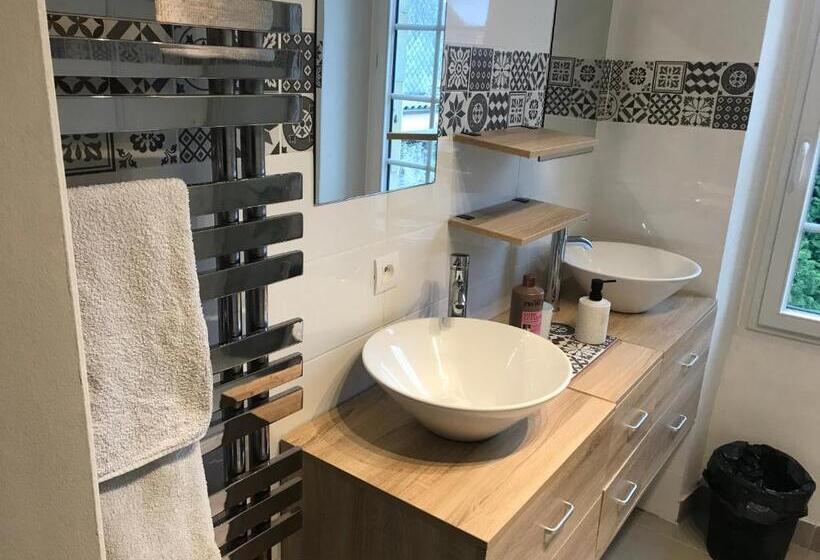 Апартаменты 1 Спальня с Террасой, Hôte Labyrinthe Lit 180 Cm Salle De Bain, Petit Dej Compris