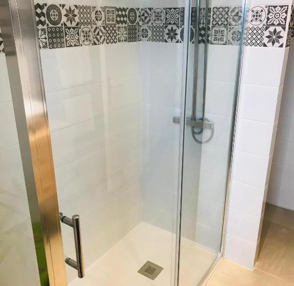 Апартаменты 1 Спальня с Террасой, Hôte Labyrinthe Lit 180 Cm Salle De Bain, Petit Dej Compris
