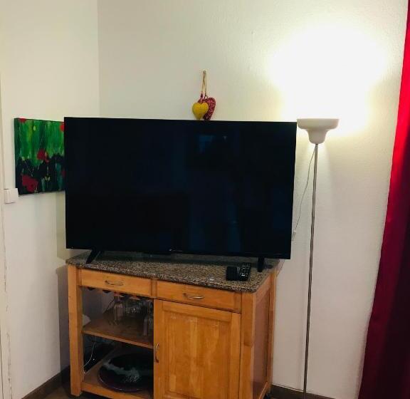 Апартаменты 1 Спальня с Террасой, Hôte Labyrinthe Lit 180 Cm Salle De Bain, Petit Dej Compris