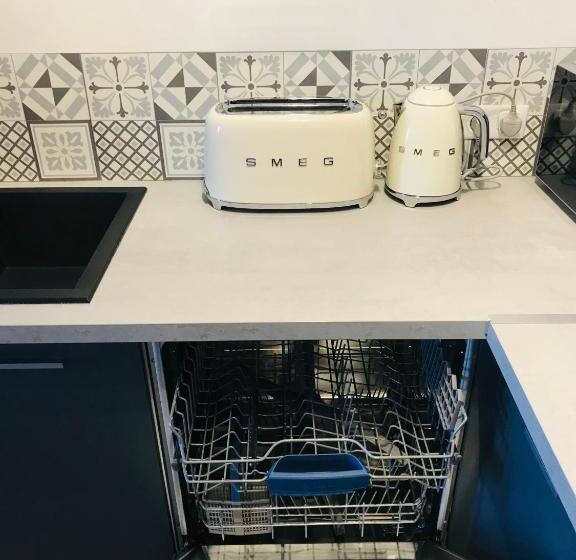 Апартаменты Deluxe 1 Спальня, Hôte Labyrinthe Lit 180 Cm Salle De Bain, Petit Dej Compris