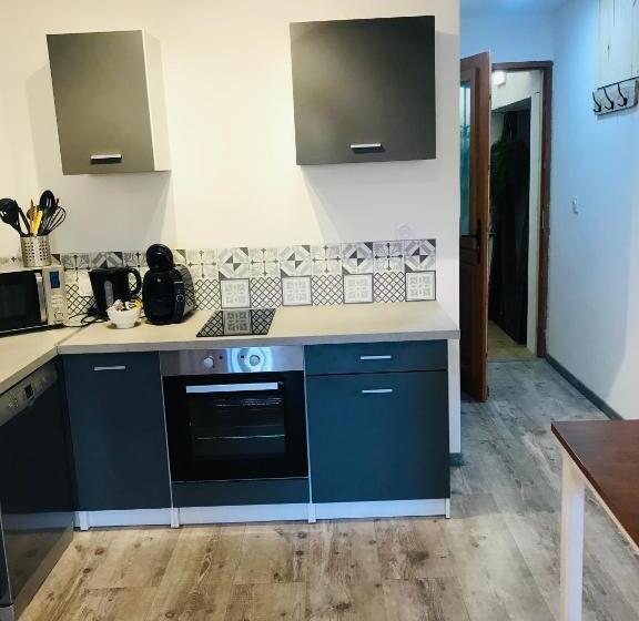 Апартаменты Deluxe 1 Спальня, Hôte Labyrinthe Lit 180 Cm Salle De Bain, Petit Dej Compris