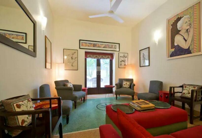 اتاق لوکس با چشم‌انداز باغ, Zaza Stay