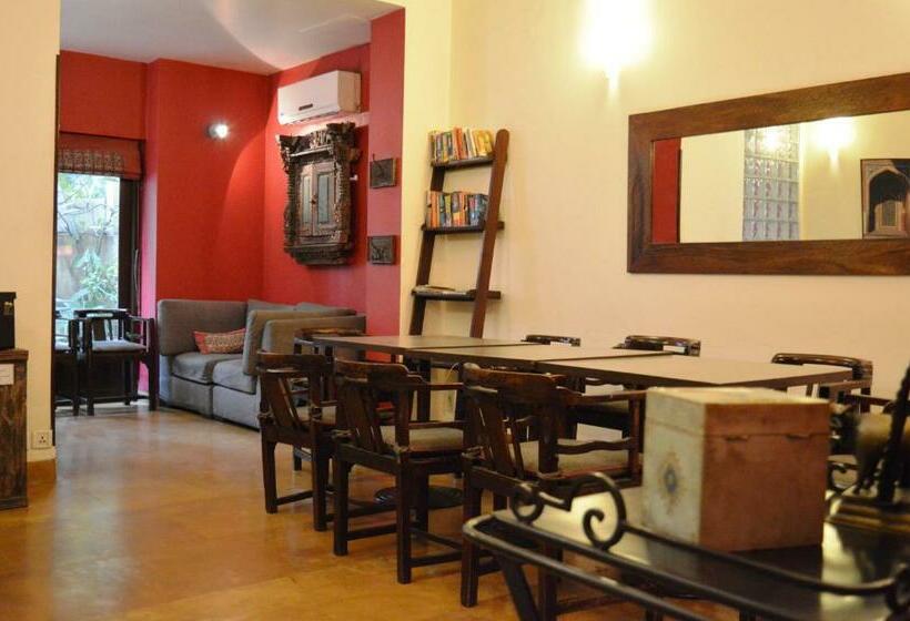 اتاق لوکس با چشم‌انداز باغ, Zaza Stay