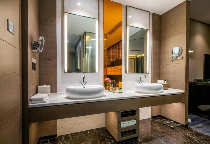 استودیو کلوب, Cachet Boutique Kunming Artime