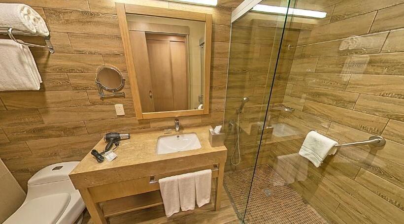 キングサイズベッドのデラックススイート, Radisson Hotel Guayaquil