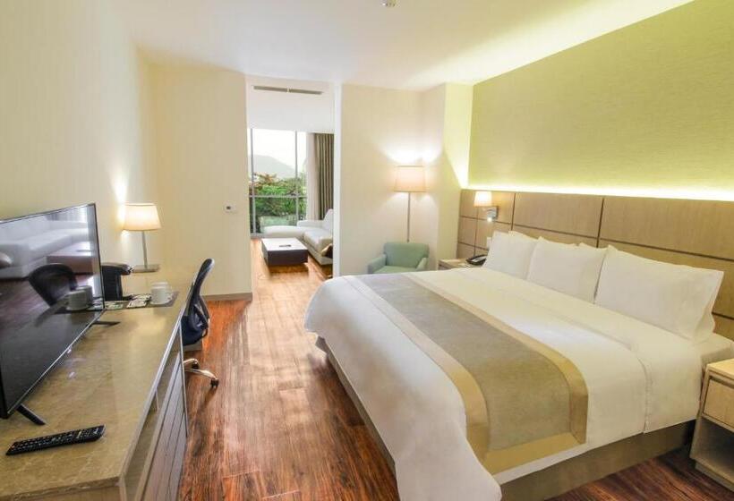Люкс Deluxe Кровать Кинг, Radisson Hotel Guayaquil