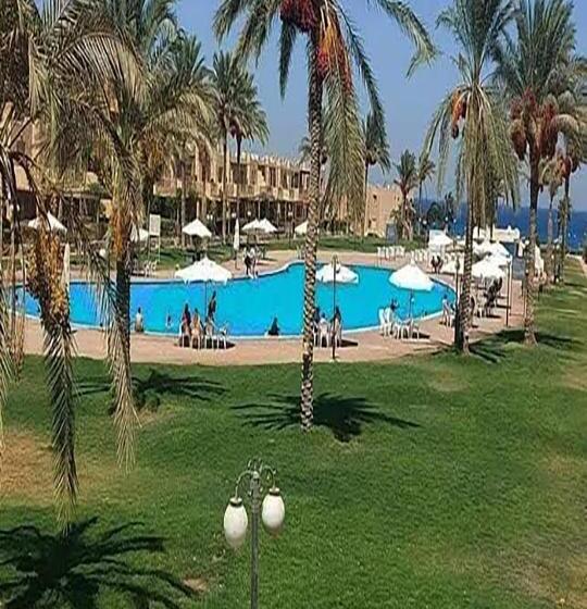 استودیو خانوادگی, استيلا دمارى