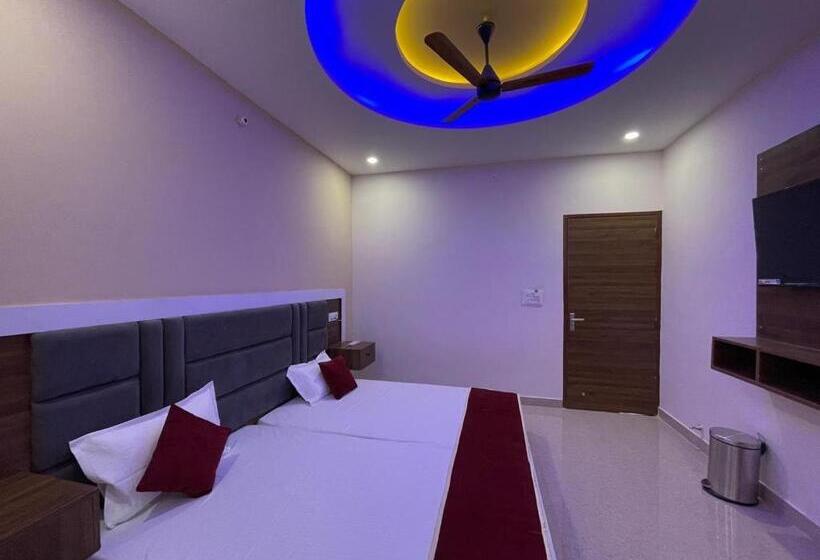 Chambre Familiale Deluxe, The Braj Vaas