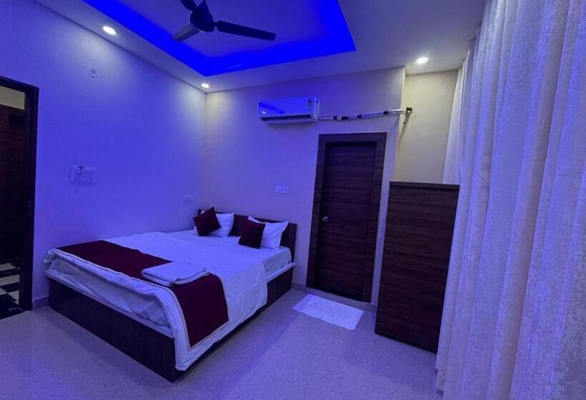 Chambre Familiale Deluxe, The Braj Vaas