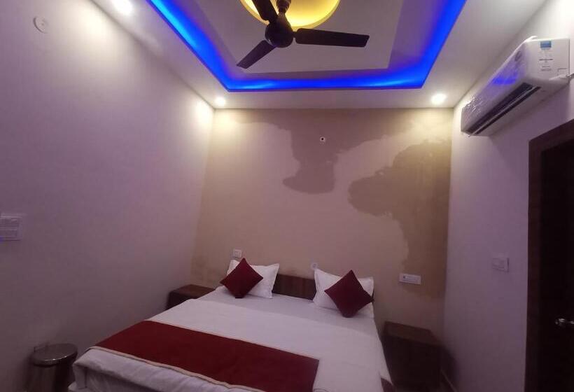 Chambre Deluxe, The Braj Vaas