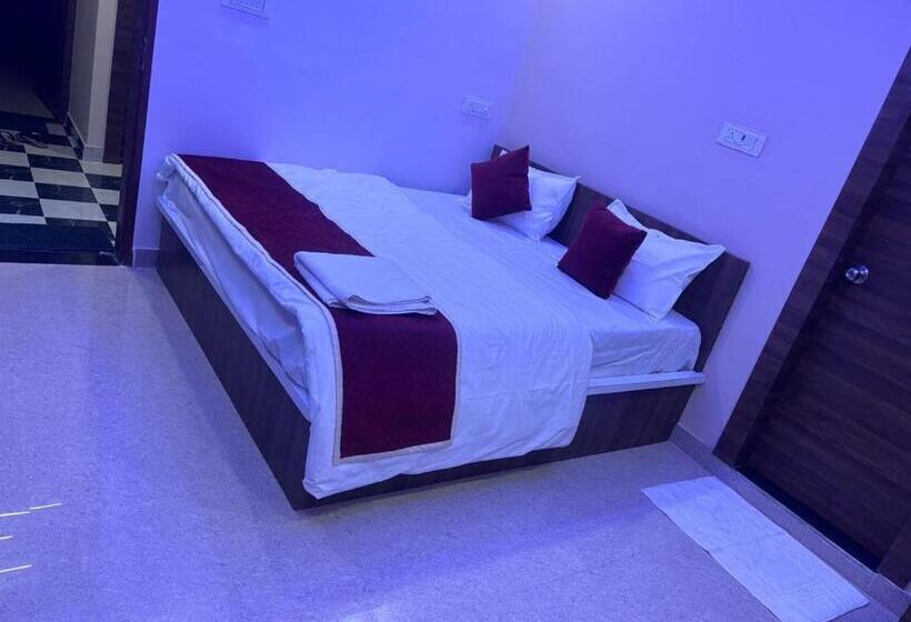 Chambre Deluxe, The Braj Vaas