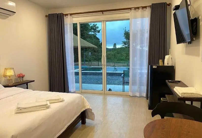 デラックスルーム, Sukcharoen Farm