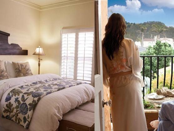 חדר לארבעה סטנדרטי עם מרפסת, Half Moon Bay Inn   Main Street Downtown