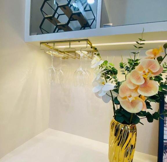 スタンダードスタジオ, Kathy S Place At Style Residences