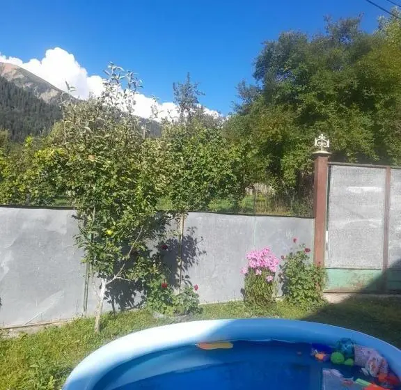 اتاق استاندارد سه نفره, Guesthouse   Kavkasioni