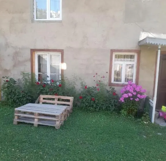 اتاق استاندارد سه نفره, Guesthouse   Kavkasioni