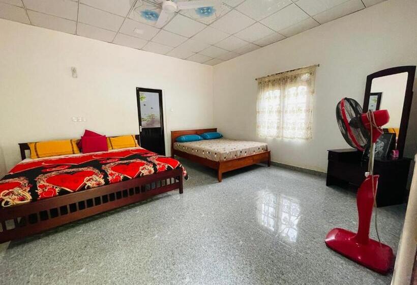 اتاق خانوادگی, Railway Bungalow