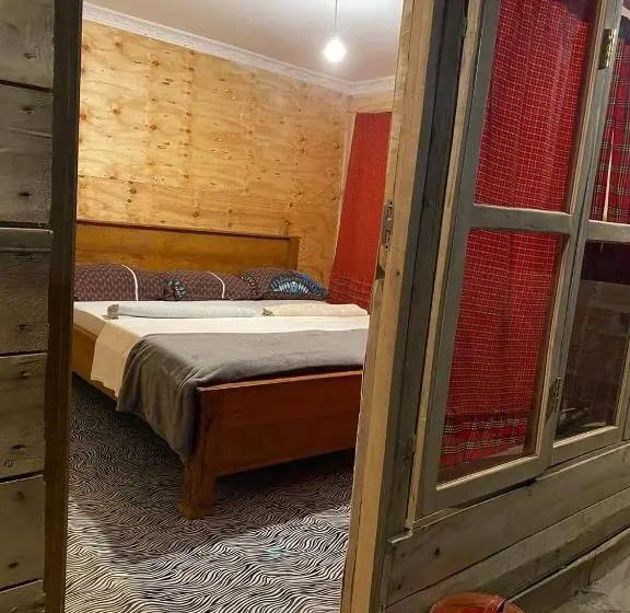 اتاق لوکس با بالکن, Patience Airport Cottages