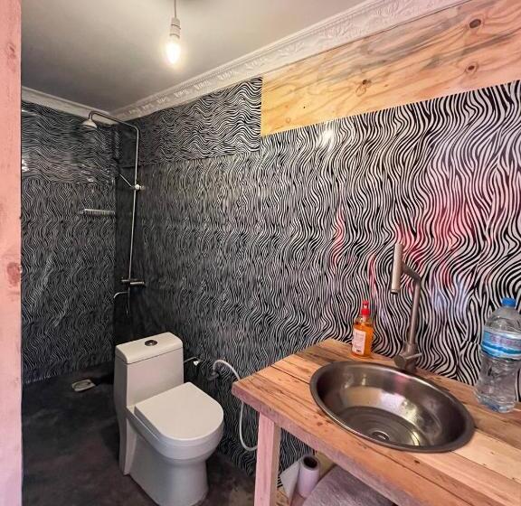 اتاق لوکس با بالکن, Patience Airport Cottages