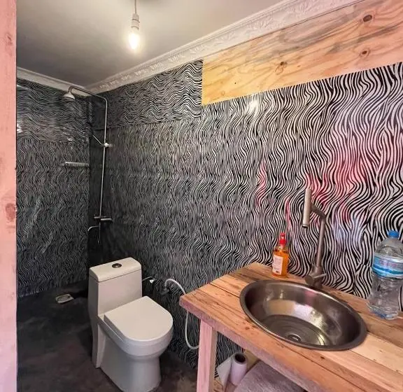 اتاق لوکس با بالکن, Patience Airport Cottages