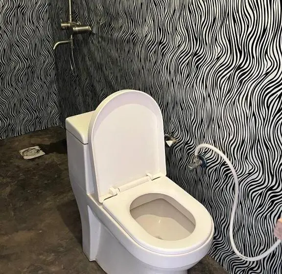 اتاق لوکس با بالکن, Patience Airport Cottages