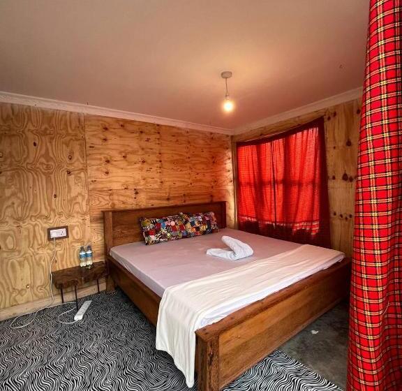 اتاق لوکس با بالکن, Patience Airport Cottages