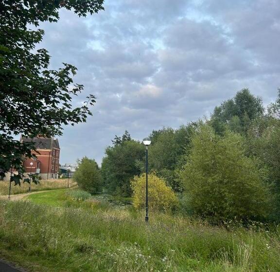 شقة غرفة واحدة, Budget Stay