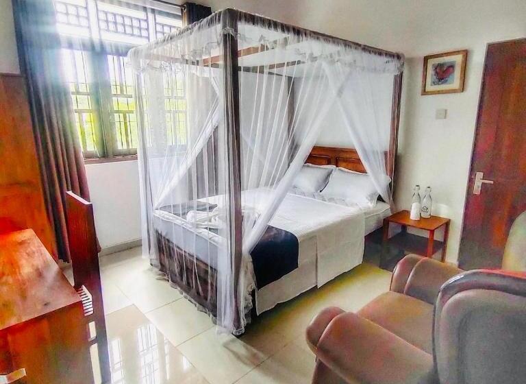 スタンダードルーム, The White House Resort