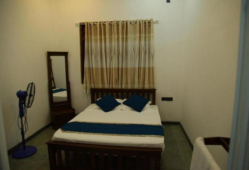 غرفة قياسية, New Heavens Gate