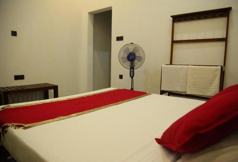 غرفة قياسية, New Heavens Gate