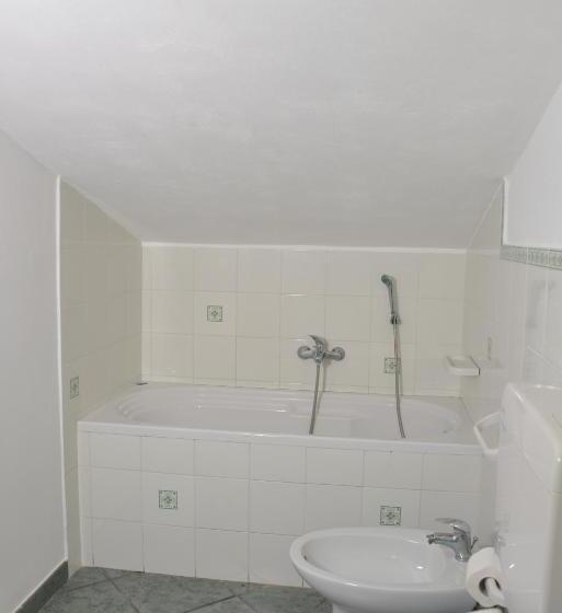 بنجلو قياسى, Sicily Penta Dream House