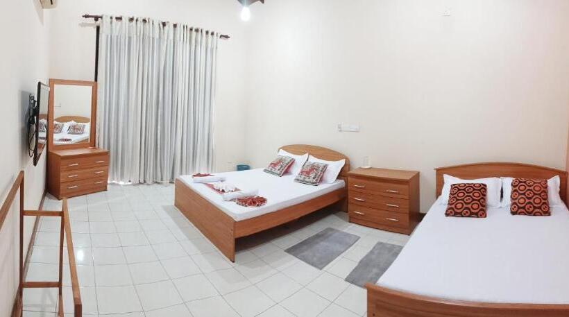 חדר משפחתי, Secret Resort