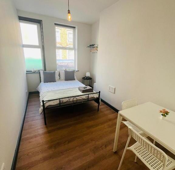 חדר סטנדרט חדר אמבטיה משותף, Kilburn Guest Rooms 167