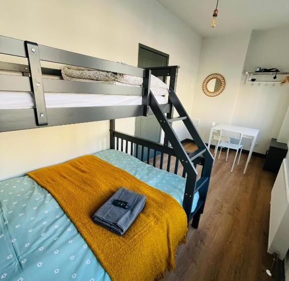 חדר אקונומי לשלושה, Kilburn Guest Rooms 167