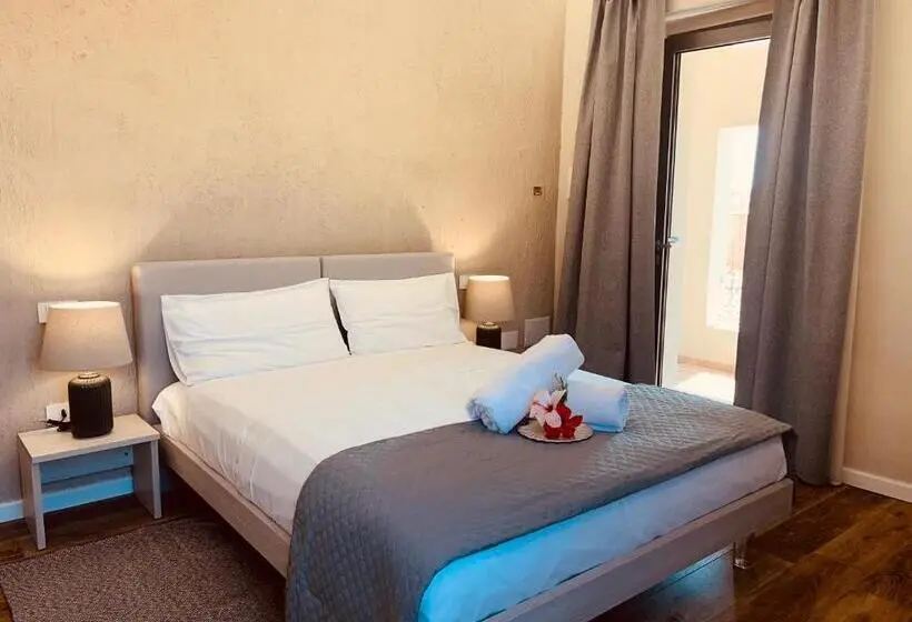اتاق لوکس با تخت بزرگ, Maison Madeleine